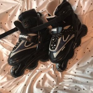 Mongoose roller blades, Adjustable sizes.